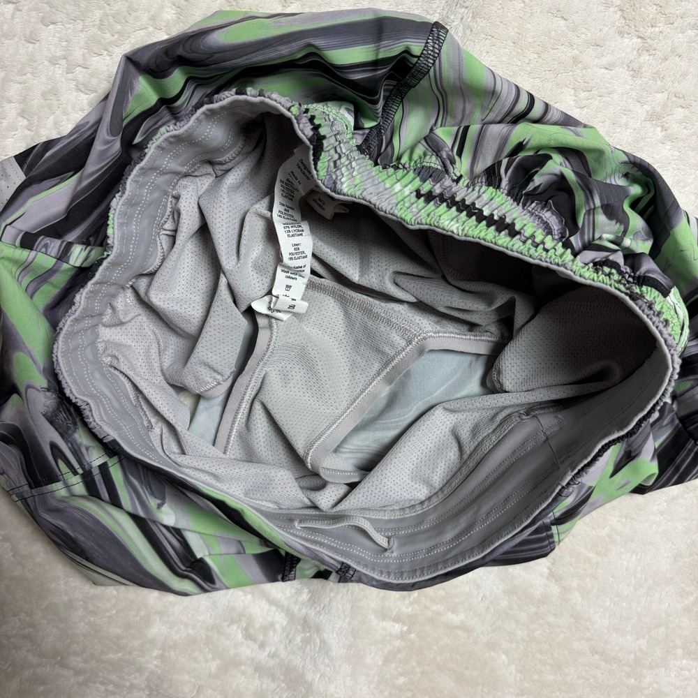 Lululemon Women's Hotty Hot High Rise Shorts 4" Size 4 Special Edition Green - Picture 6 of 10